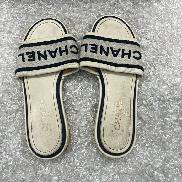 Chanel White Fabric and Leather Slide Sandals Size 38C